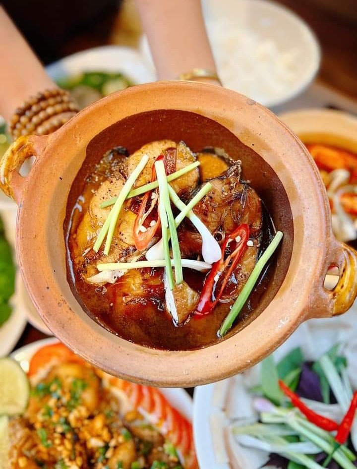 Thungmayfood's tweet photo. Cá kho tộ (braised fish), #viralvideo ,#airtrafficcontrol #محمد_صلاح_اتحادي ,#cakho ,#mastercher,#Trending ,#TrendingHot ,#vuadaubep, #yeubep https://t.co/YQ8gq9EeVL