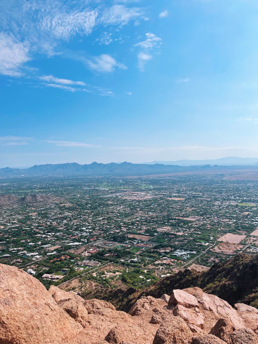 michelleleone8's tweet photo. 3hr Hike at Camelback Mountain!! Double black diamond &amp; 2,736ft up in Az🏜️ https://t.co/hxMztAZCYM
