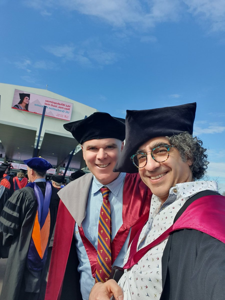 FreeLantern's tweet photo. Exciting #Graduation day @UCNZ #UCNow https://t.co/7qYn27fUE5