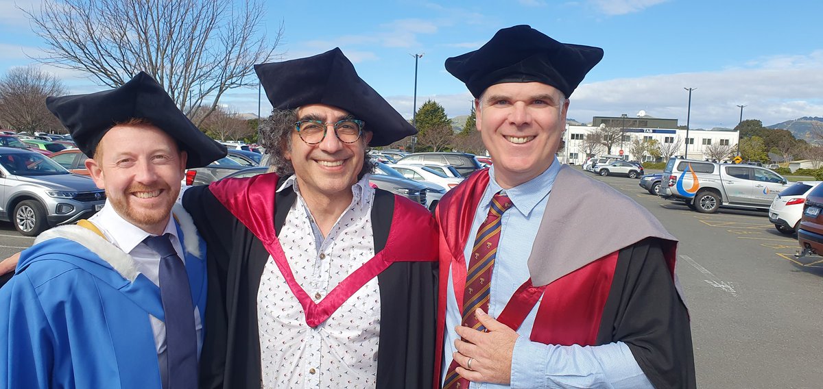 FreeLantern's tweet photo. Exciting #Graduation day @UCNZ #UCNow https://t.co/7qYn27fUE5