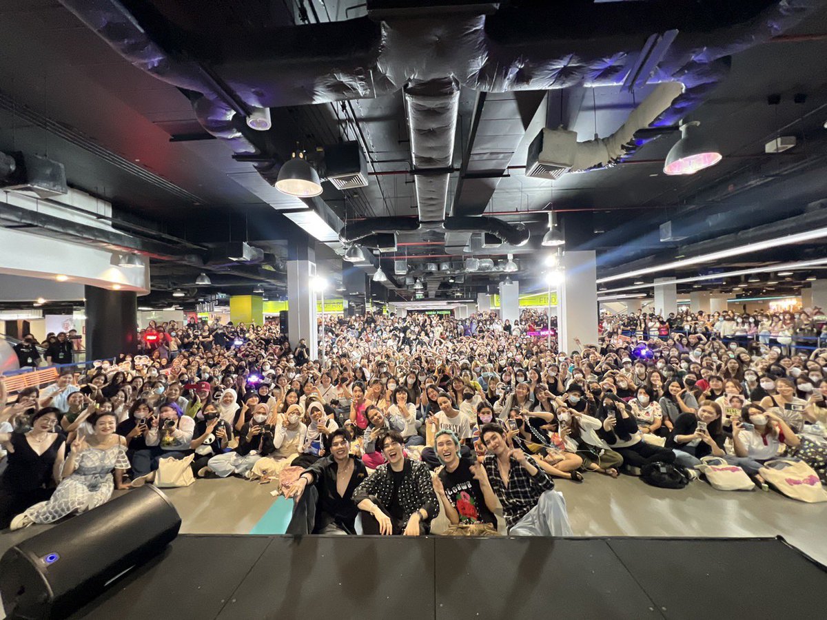 Bossckm_'s tweet photo. Love in the air ❤️🤍
ขอบคุณทุกๆคนที่มาหาพวกเราในวันนี้นะครับ ดูแลตัวเองกันดีๆด้วยหละ ขอบคุณที่มาเติมพลัง เติมกำลังใจ เคิมความสุขให้พวกเรานะครับ 🤟🏻✨

#Bosschaikamon #ShawtyBoss #BoNoh https://t.co/vUS5BUvGnh
