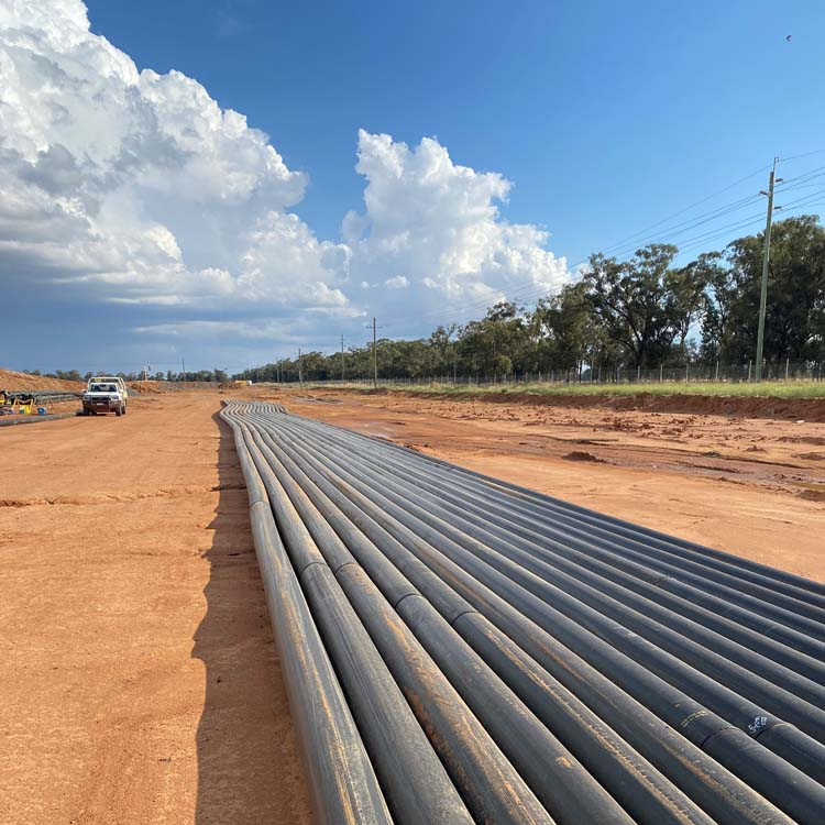 worldpoly's tweet photo. 7.5km of #poly welded in 6 days 🔥

#HDPE ranging from 250mm to 180mm on a  goldmine in remote and rural Australia.

No room for error as #Burtin and #PolyForce

https://t.co/ljfFmsPw7K https://t.co/uHF735QFRN