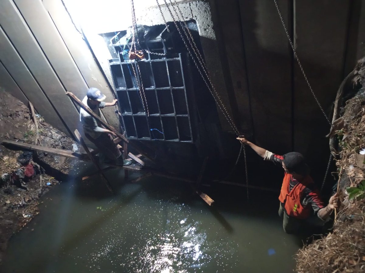 PtShuanglin's tweet photo. HDPE SQUARE FLAPGATE

#pipadrainase
#hdpespiralpipe
#hdpespiralculvert
#pipahdpe
#hdpepipe
#pipadrainase
#pipaairbersih
#pipaair
#flapgate
#squareflapgate https://t.co/twV3MDcr4o