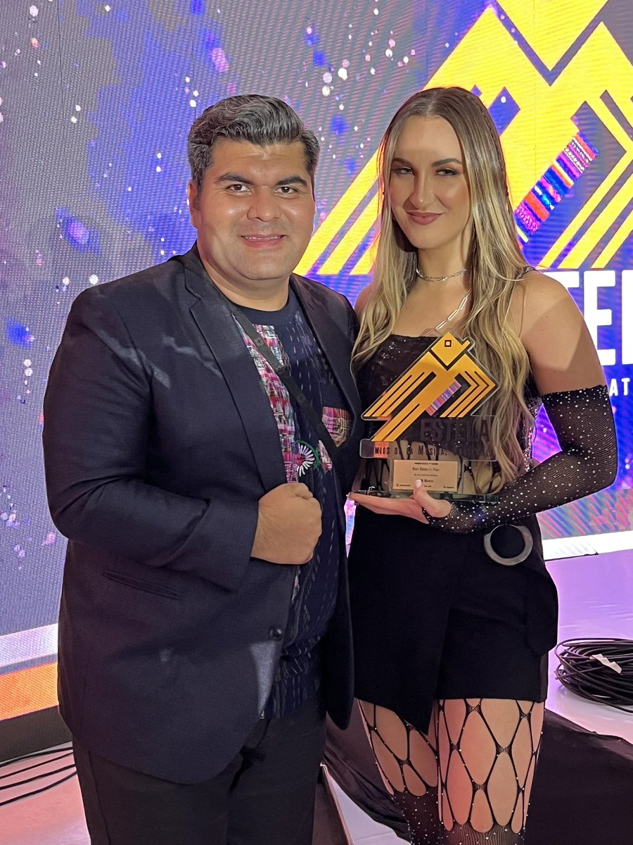 Eventos como Premios Estela Guatemala nos dejan muchos momentos especiales, en la alfombra roja salude a varios amigos a los que admiro y después de la premiación celebramos con los ganadores, muchas felicidades a todos, también a Aginpro y Musicartes por hacer este gran evento,
