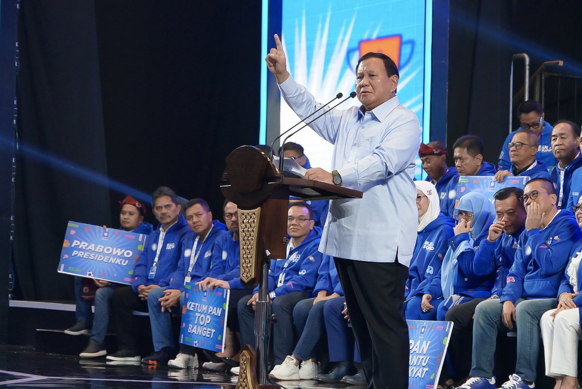 Saya menghadiri acara perayaan ulang tahun Partai Amanat Nasional (PAN) Ke-25, kemarin malam. Hadir pula Ketua Umum Partai Gerindra Bapak Prabowo Subianto, Ketua Umum PKB Bapak Muhaimin Iskandar, dan Ketua Umum Partai Bulan Bintang Bapak Yusril Ihza Mahendra.