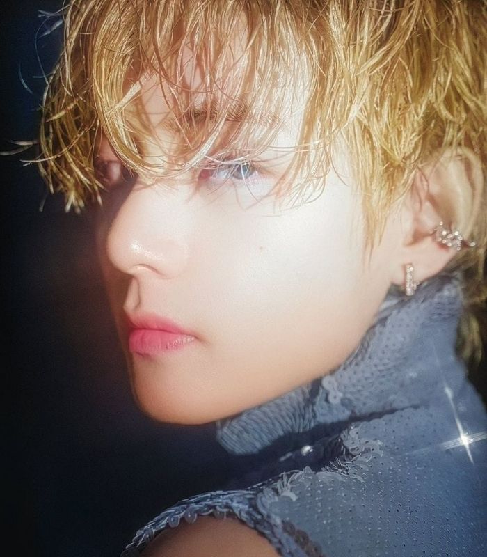 bts2023army2023's tweet image. V &apos;Layover&apos; Photo 3 
These pictures have been colored by ARMY

#V_Layover #Layover #bts #army #방탄소년단 #Taehyung #TAEHYUNG #BTSV #v #V #tae #taehyung #kimtaehyung #kth #btsv #vbts #김태형 #뷔 #テテ #btstaehyung #taehyungbts #방탄소년단뷔 #KiTaehyung #thv #taehyungie