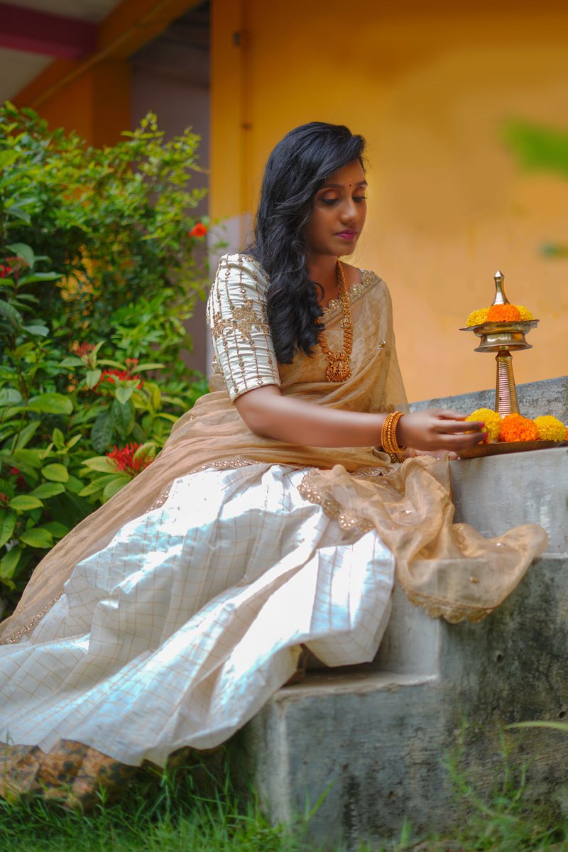 TWKiruthiga's tweet photo. 🥰May your life be decorated like Pookolam🌸Sail in harmony like snake boat 🛶 and provide you variety like the food🤤🤤
Happy Onam🥰🥰 to all ❤️

#onam2023 #onam #tasteewithkiruthiga https://t.co/hSwKb7OagH