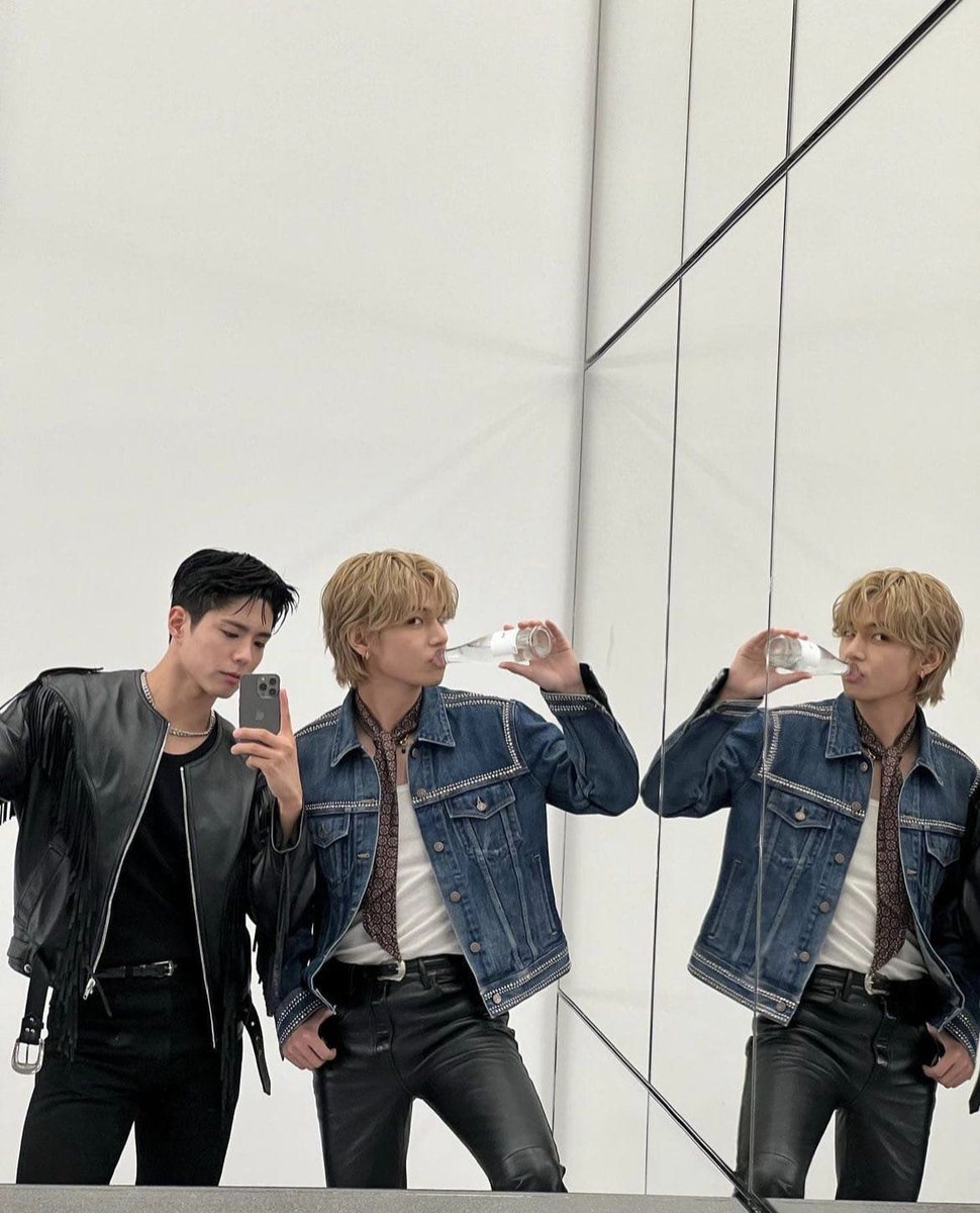 bts2023army2023's tweet image. Park bogum instagram update with taehyung

#V_Layover #Layover #bts #army #방탄소년단 #Taehyung #TAEHYUNG #BTSV #v #V #tae #taehyung #kimtaehyung #kth #btsv #vbts #김태형 #뷔 #テテ #btstaehyung #taehyungbts #방탄소년단뷔 #KiTaehyung #thv #taehyungie #taehyungbts #taehyungkim