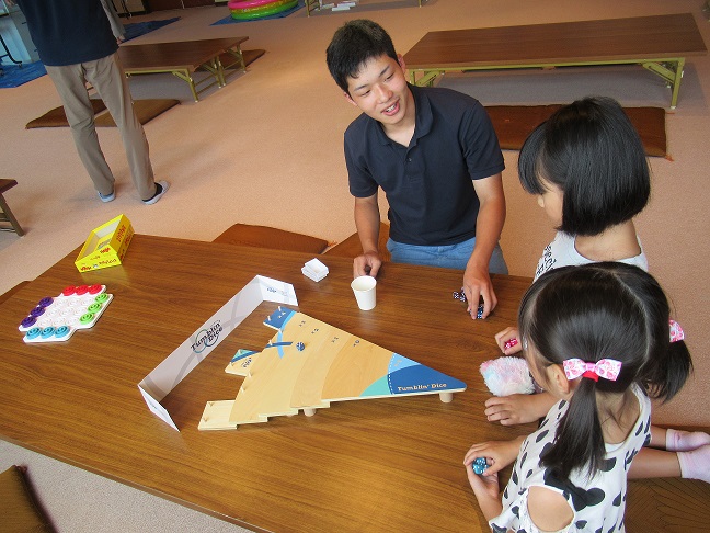seinen_yamagata's tweet photo. 【#夏の体験ボランティア の様子⑬】
８月６日（日）、ボランティアサークル #SAKEKKO 企画の、『さけがわサマーフェスタ』の様子です。
様々なブースが出店され、来場者が楽しみました↓
https://t.co/V4wOwKxZK6

＃山形県
＃青年の家
#YYボランティアビューロー https://t.co/srGO5Xhtvm