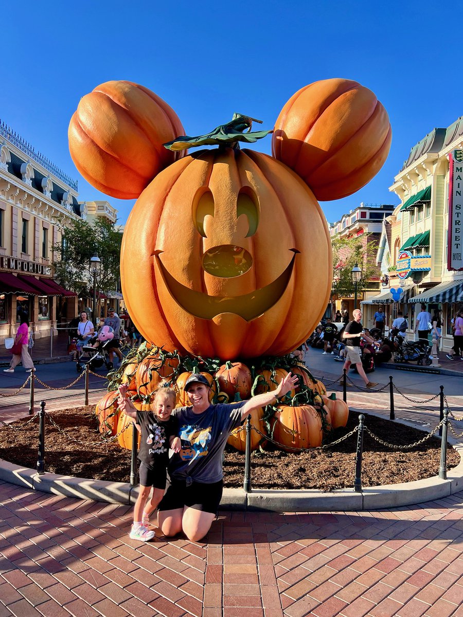 And we can now say the 2023 Halloween season at Disneyland is officially on for the FreshBaked family.