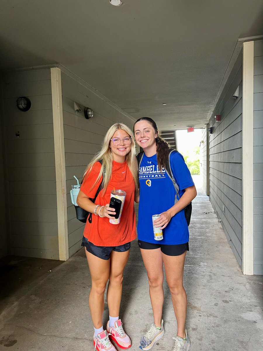 Belles are back! 2023-24 school year is here and we are ready to have a great year 📚🏀