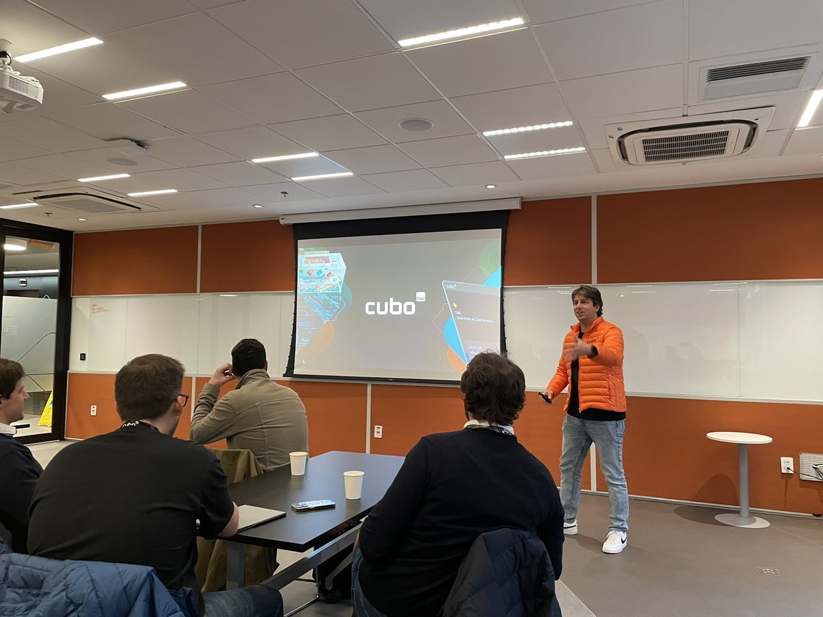carlosacle's tweet image. Hoy empezó #UruguayAlCubo con  14 empresas del ecosistema tecnológico del Uruguay. Impresionantes los números que nos presentó el CEO de @cubo_network , Paulo Costa. Un lugar donde las conexiones son una parte clave del éxito . @CutiUy @ItauUruguay