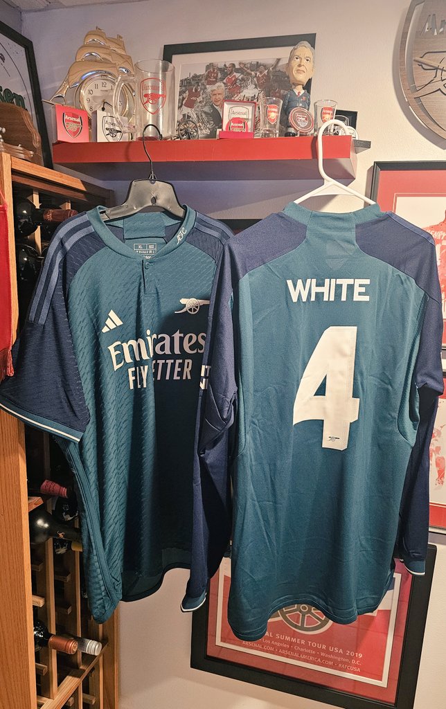 Ni_mark's tweet image. Can you tell I love this third kit.. 
@ben6white #arsenal #Thirdkit #COYG
