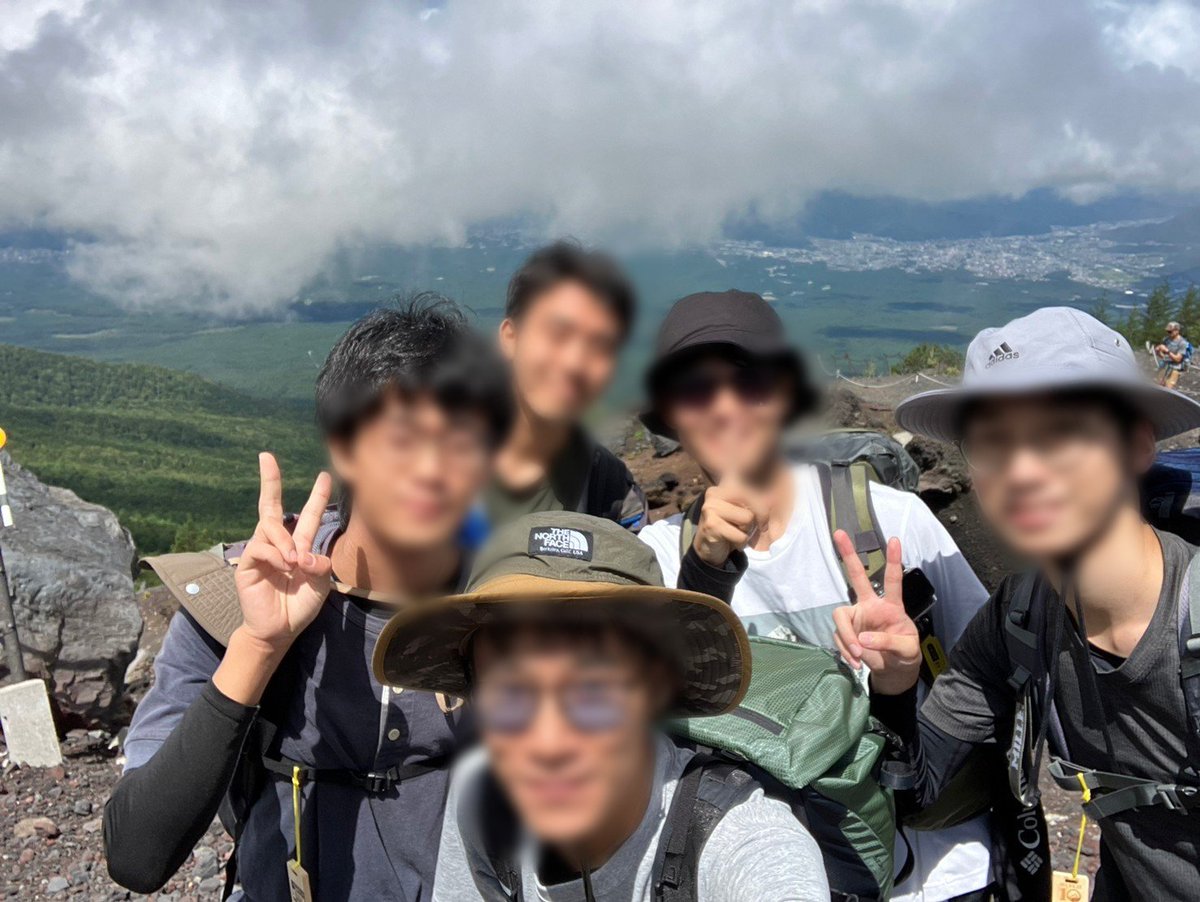 TTI_Wandervogel's tweet photo. ワンゲル同好会夏季休暇中活動第二弾として日本一の山、富士山を登頂しました！！
ほとんどのメンバーが���山初心者であるにも関わらず、ケガをすることもなく無事に登頂できたことは素晴らしいと思います😎
次回の活動は天樹祭のサークル紹介です！
ぜひ参加してください！ https://t.co/hXdHeKffZn