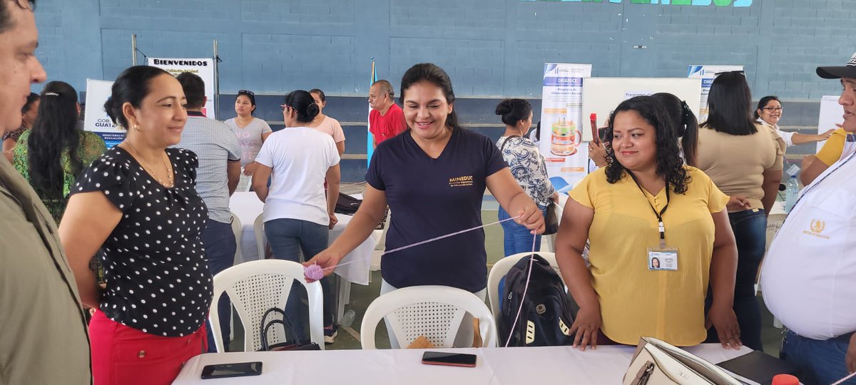 MineducGT's tweet photo. 2/2 Se hace uso de una metodología participativa, involucrando a actores clave y personal técnico que ejecuta y apoya el Programa de Alimentación Escolar -PAE. #Digefoce #Mineduc #CumpliéndoleAGuate https://t.co/dOwnMOtx5X