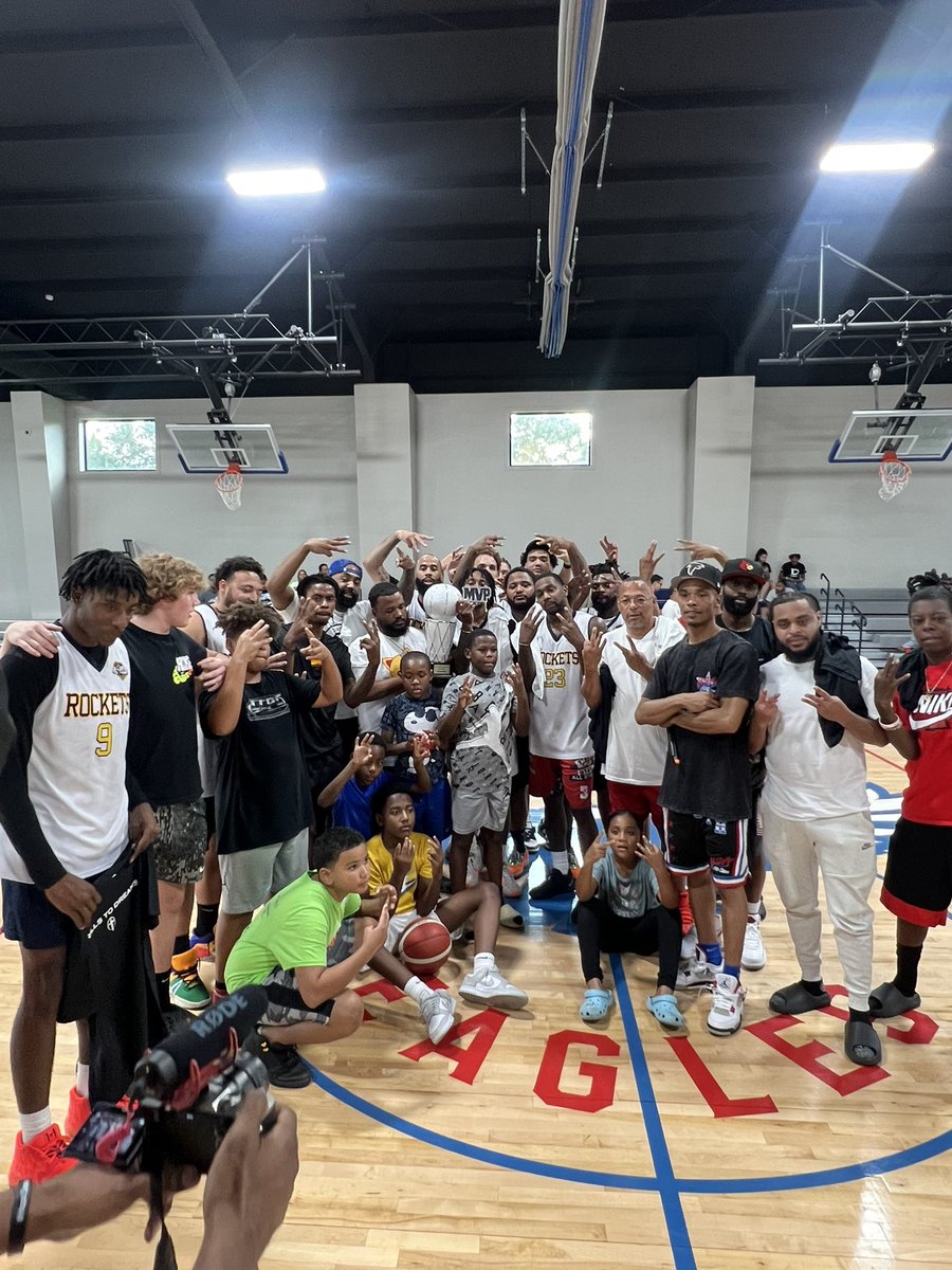 CFoster_10's tweet photo. We gone hold it down Brodie know that for sure !!! 🤞🏽. #LLDON https://t.co/eaTvZy3r3a