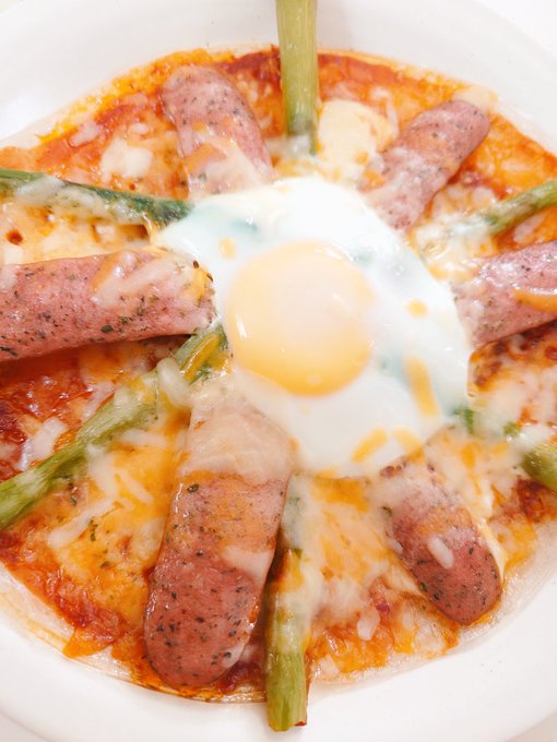 火曜ランチ🍽
ライスペーパーでアスパラとソーセージのピザ作った🍕( 'ч' ☆) 