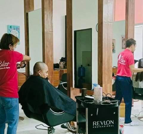 CityMallPh's tweet image. Get ready to slay with a fresh new look! 💇‍♀️✨ Step into Bliss Salon and let their expert hairstylists work their magic. Visit their branch at CityMall Calamba

#CityMallPH #BlissSalon #Calamba