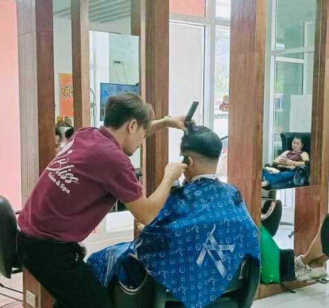 CityMallPh's tweet image. Get ready to slay with a fresh new look! 💇‍♀️✨ Step into Bliss Salon and let their expert hairstylists work their magic. Visit their branch at CityMall Calamba

#CityMallPH #BlissSalon #Calamba