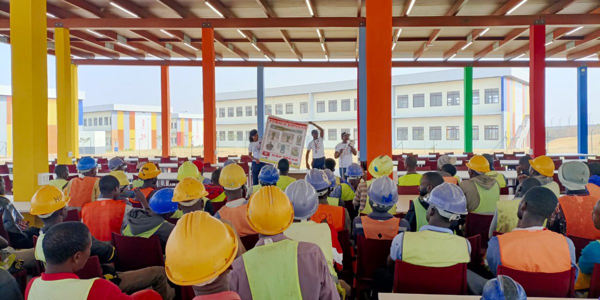 UNIC e INAD do Bié realizam primeira palestra sobre educação de riscos de minas.🎓🇦🇴🇪🇸

Mais informações: uic.co.ao/4hd

#UNIC #UniversidadeInternacionaldoCuanza #palestra #educaçãosobrecuidadosdeminas #perigos #engenhosexplusivos #minas #ERM #INAD #Angola