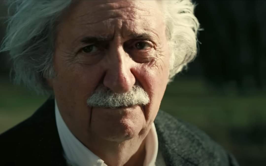 parcesepulto's tweet photo. Un grandissimo Tiziano Crudeli è Einstein in Oppenheimer. https://t.co/dFBpZV6Aik