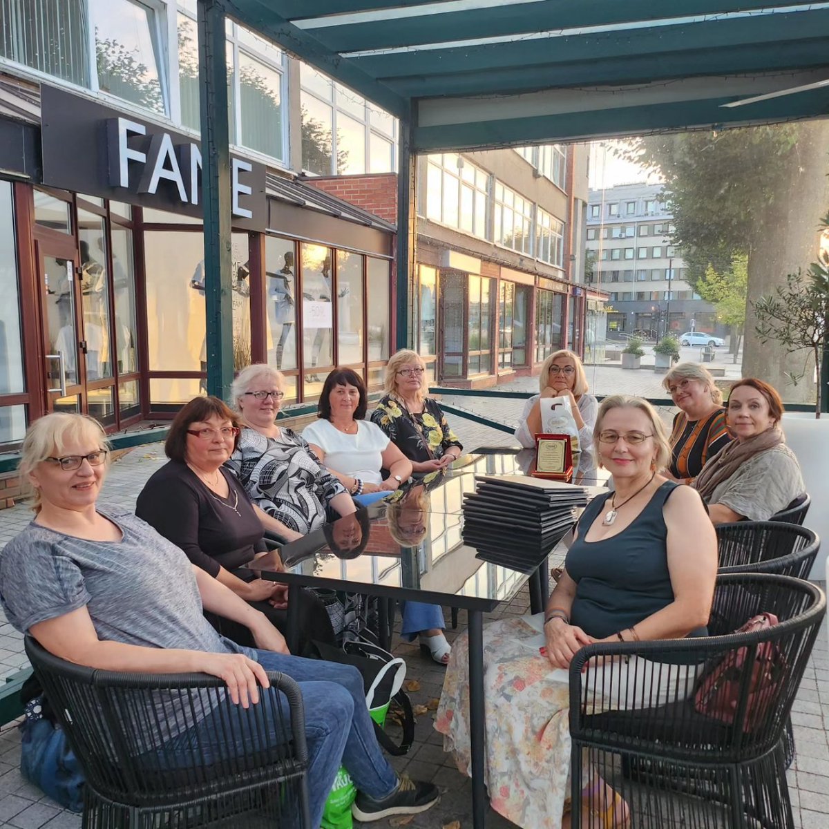 JaninaDambraus1's tweet photo. Kančia, kad ir kokia siaubinga, yra laikina. Smalsumas atrasti, kas bus toliau, tampa viltimi gyventi toliau. (Edith Eger)
Toliau – mūsų puikūs komandinis darbas. 👌
#darbas #komanda https://t.co/CCsji70rFs