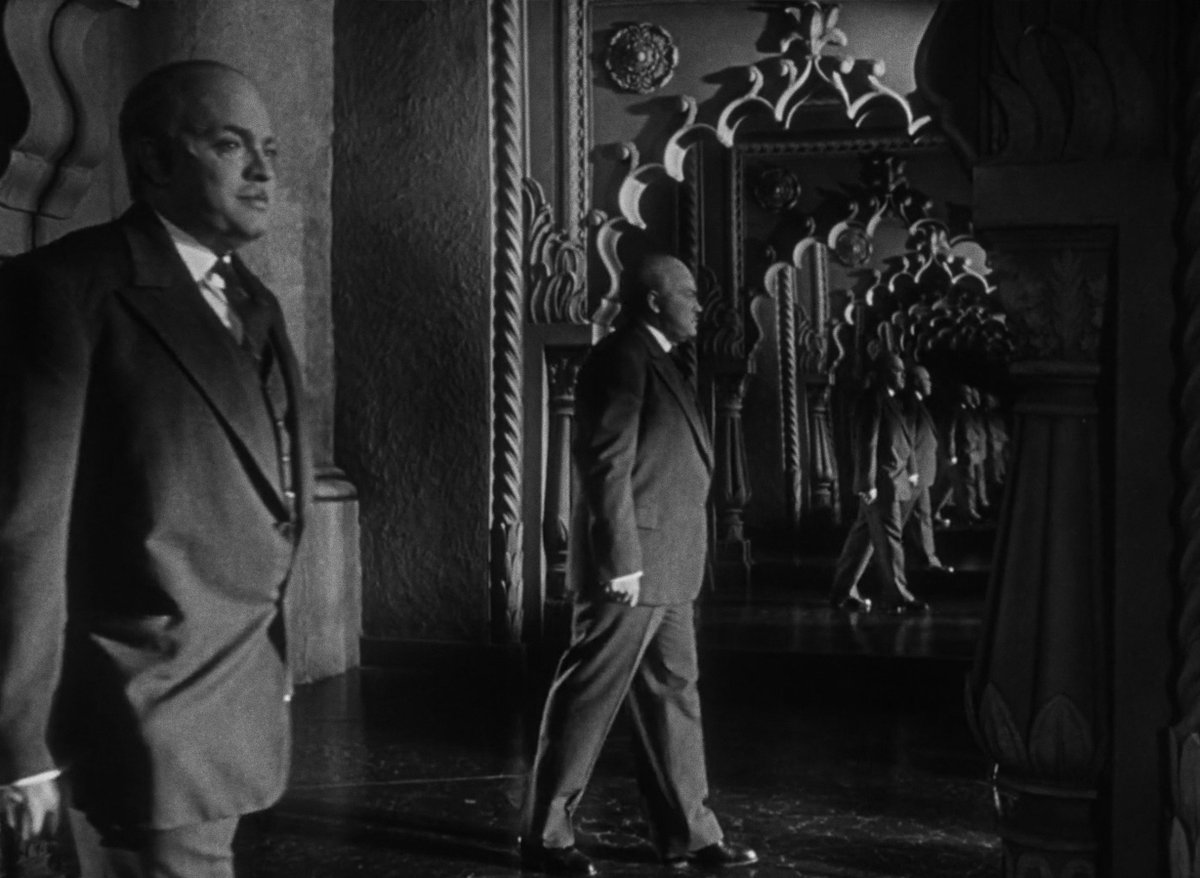 JackOCine's tweet image. Un dernier soupir, un mystère à résoudre, et Orson Welles fait la révolution ! Son découpage narratif ambitieux, sa maestria technique et le charisme écrasant du rôle-titre contribuent à l'intemporalité de #CitizenKane, chef d'œuvre qui fête ses 82 ans.