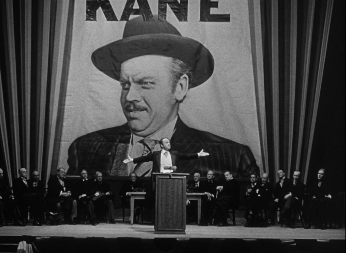 JackOCine's tweet image. Un dernier soupir, un mystère à résoudre, et Orson Welles fait la révolution ! Son découpage narratif ambitieux, sa maestria technique et le charisme écrasant du rôle-titre contribuent à l'intemporalité de #CitizenKane, chef d'œuvre qui fête ses 82 ans.
