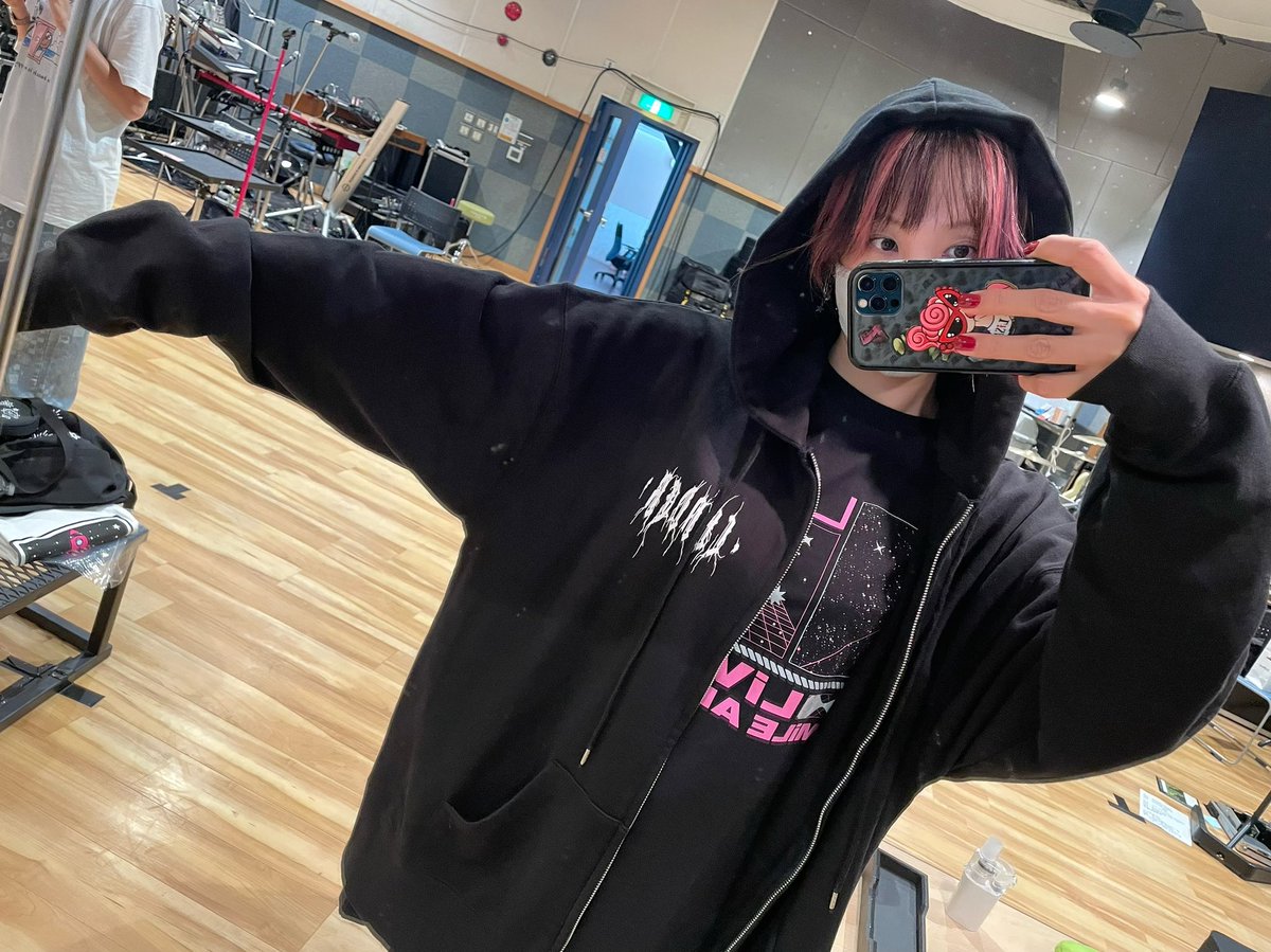 Lisa 黒 ジップアップフーディ tour Lander