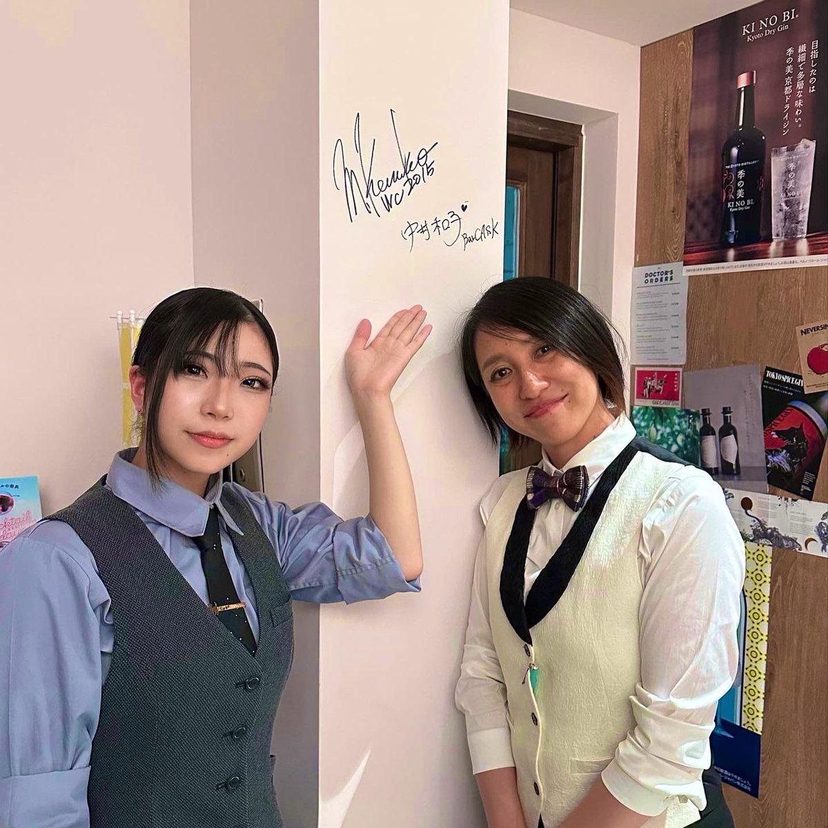 Hyuga_chamCC's tweet photo. 【お宝ツーショット����】
佐賀の BAR CASK 〈中村和子さん〉✨
イベントは満員御礼!
全カクテル売り切れ♡
中村さんのサブという有り難いポジションにつかせていただき、最高の経験を得ることが出来ました❣️
サインもありがとうございます✨
#中村和子さん #BARCASK #佐賀
#ツーショット 📸 https://t.co/yDrEd1hSDo