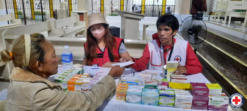 philredcross's tweet photo. PRC HEALTH CARAVAN GOES TO OUR LADY OF PEACE 🚛💨
In response to the aftermath of STY #GoringPH, the Philippine Red Cross visited Our Lady of Peace in Brgy. Singcang, Bacolod to give free medical consultation through our #PRCHealthCaravan. A total of 300 clients were served with #PRCHotMeals, first aid, and medicines.
#AlwaysFirstAlwaysReadyAlwaysThere
#HopeBeginsWithTheRedCross