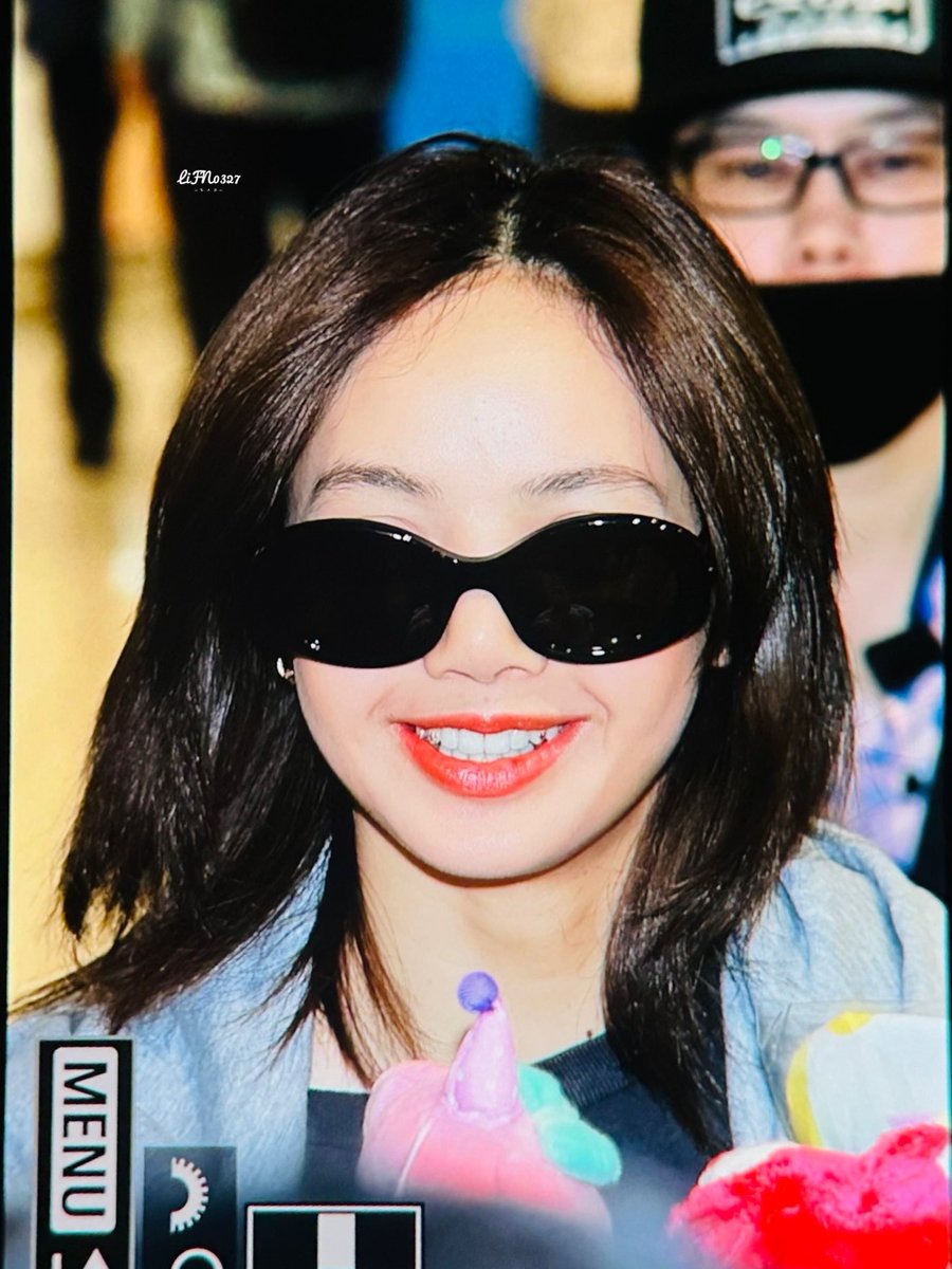 LiFn0327's tweet photo. 230829~[Preview] LAX-ICN
#LISA  #리사 #블랙핑크 #BLACKPINK https://t.co/ck6njqaKyb