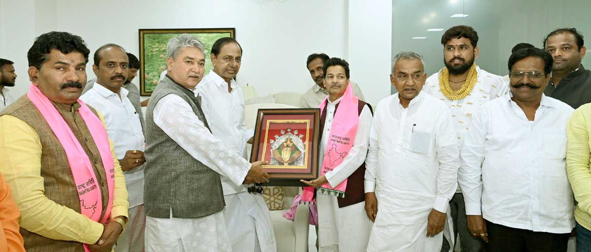 BRSBeed's tweet photo. महाराष्ट्रातून दिग्गज नेत्यांचा BRS मध्ये प्रवेश.🎉🎉
माजी खासदार संग्रामसिंह जयसिंग राव गायकवाड यांनी त्यांच्या अनुयायांसह शनिवारी येथील प��रगती भवन येथे BRS चे राष्ट्रीय अध्यक्ष आणि माननीय मुख्यमंत्री श्री के चंद्रशेखर राव यांच्या उपस्थितीत पक्षात प्रवेश केला
#Mission_2024 https://t.co/qtWCIedoAm