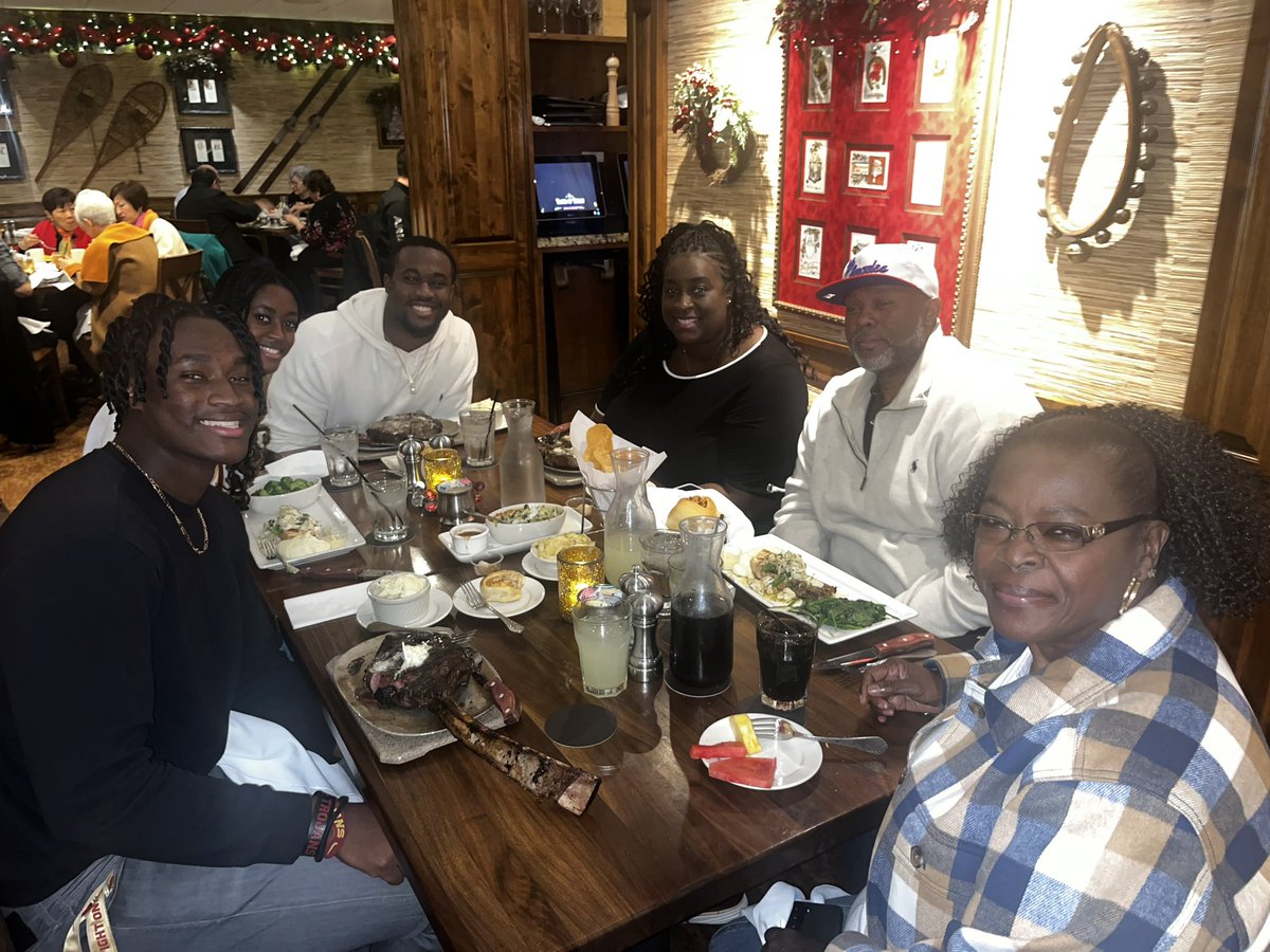 Thankyou <a href="/houseof_victory/">House of Victory</a> for allowing my family to come to my games! ✌🏾