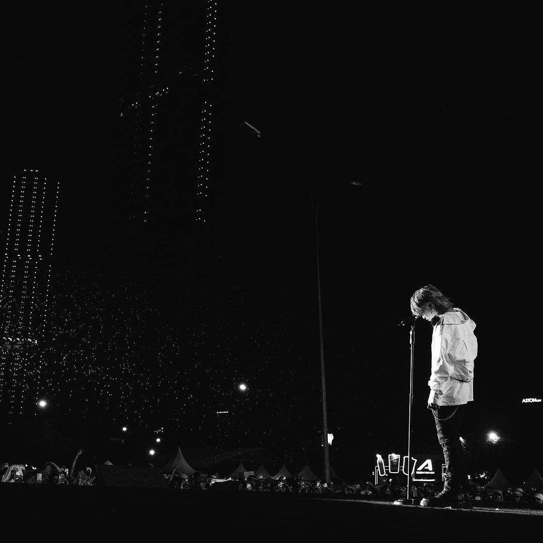 [진영's 업데이트🥀🖤] Thank u indonesia, Jakarta 🇮🇩
 see u again! luv u 🥀🖤. 
aku tidak akan melupakan malam ini 🖤.