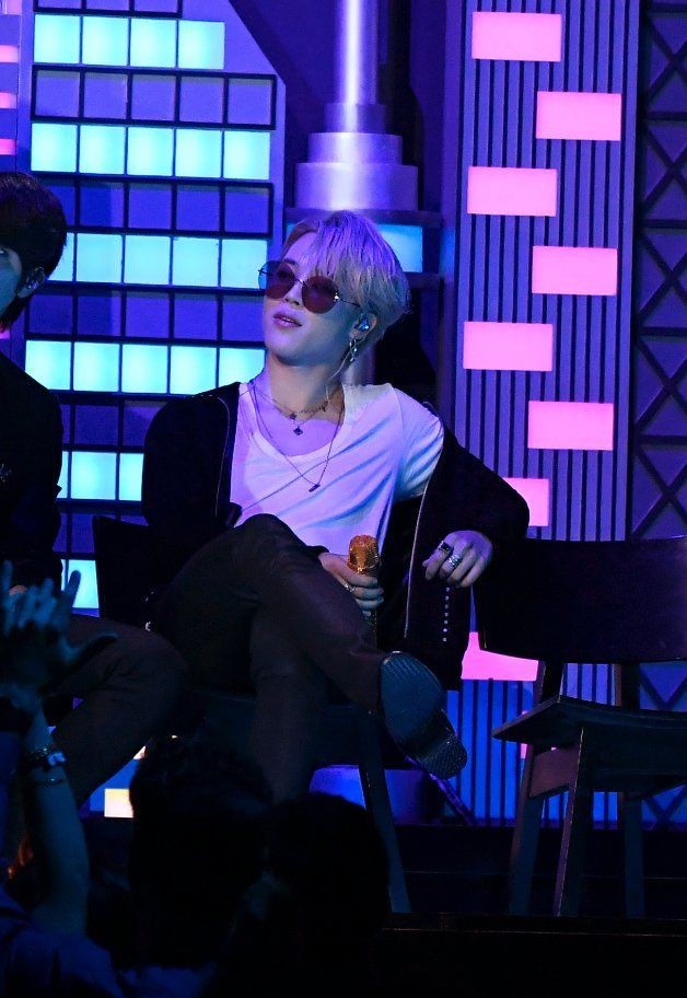 สรุปแว่นที่พี่จีมินใส่อยู่นี่พังปะ กันแด๊ดไม่เห็นได้เลย