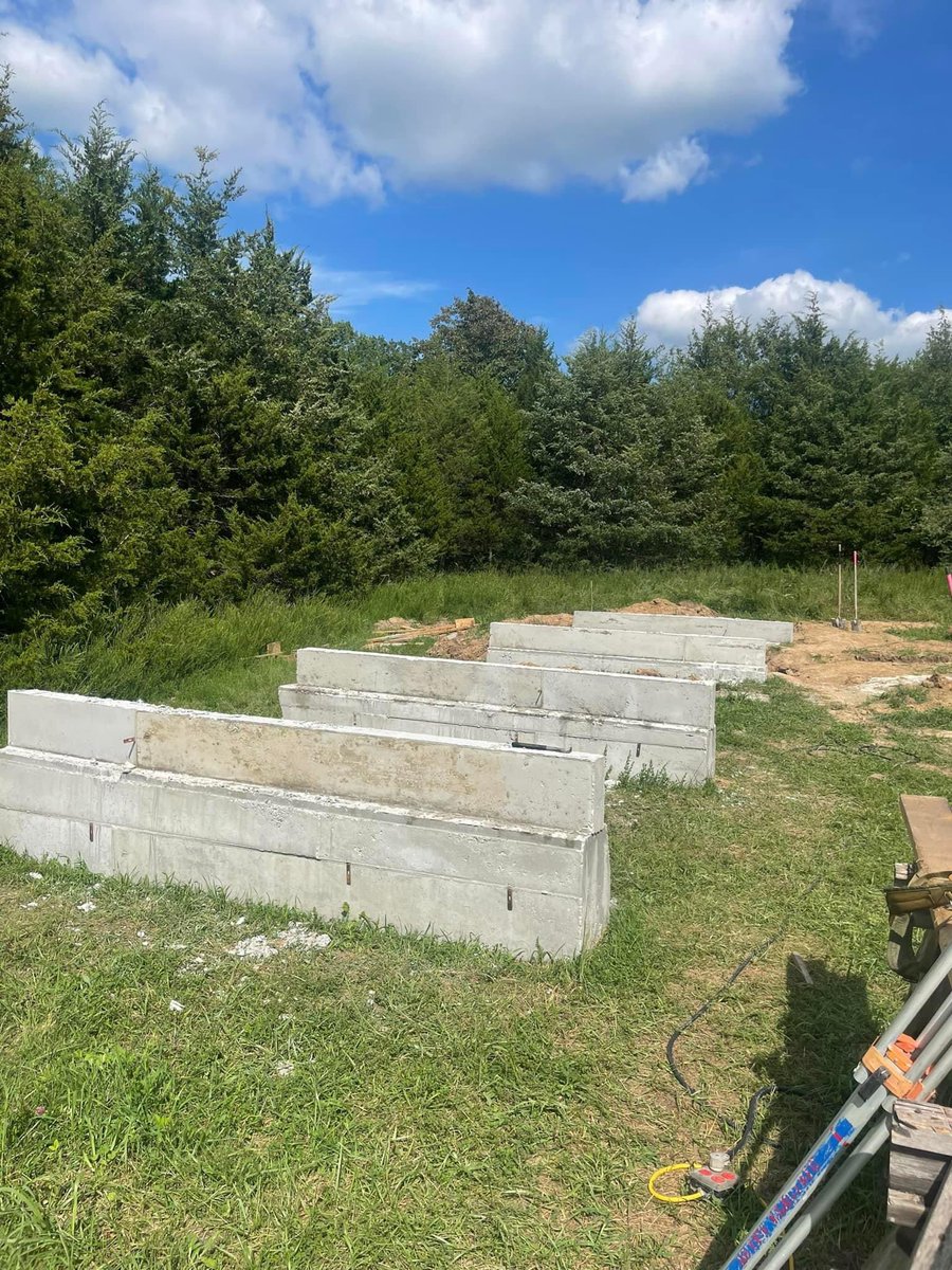 ZippoTrades's tweet photo. Productive day! It’s all starting to come together! Crawl space/foundation walls finished, water meter/ tank put in, lagoon/septic started! This week the cabin will be moved onto the foundation! 🔥❤️ https://t.co/hy3PCkNfMq