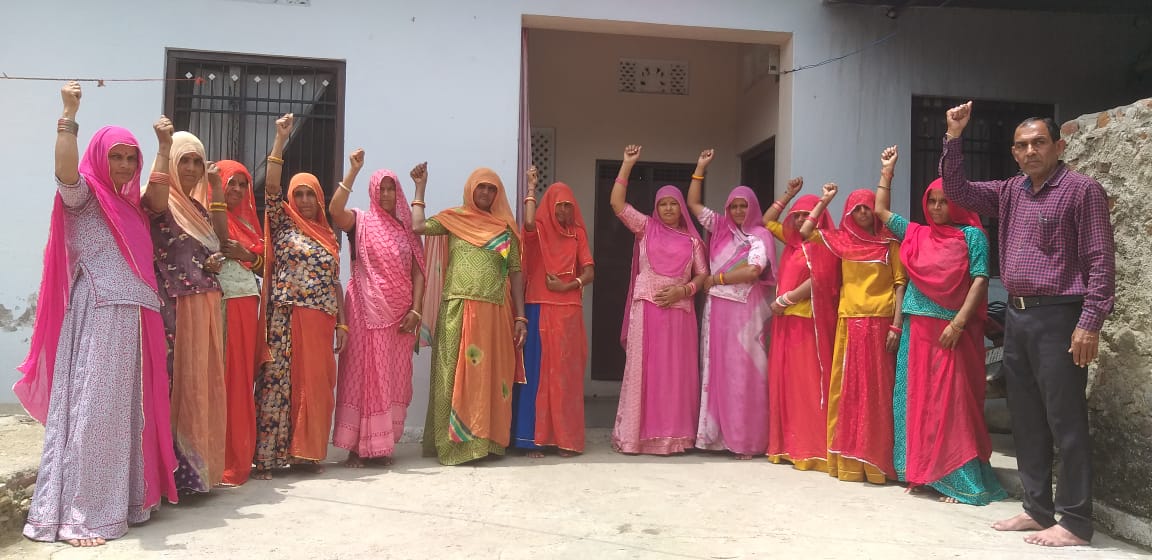 Inspiring change in Udaipur District! #WomenEmpowerment blooms as Shrushti Seva Samiti leads the way to form Self-Help Groups, Women Farmer Collectives & Adolescent Girls' Groups to unit women for progress.
#CommunityInitiatives #EmpoweredWomen #UdaipurProgress