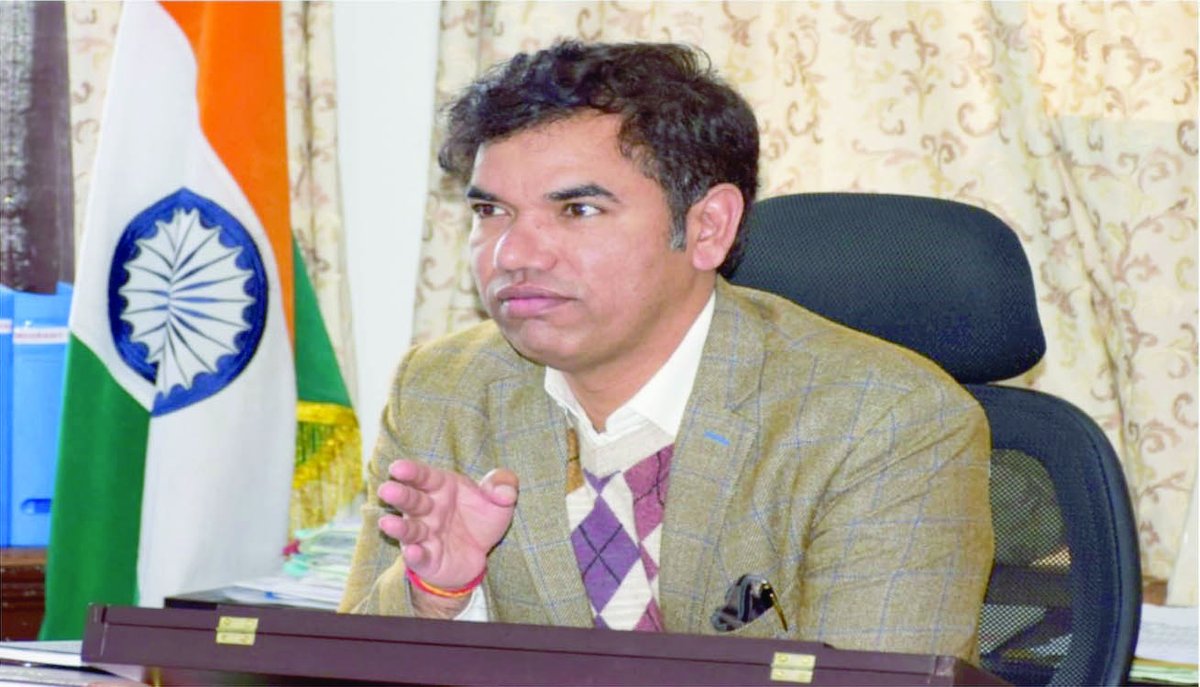 RisingKashmir's tweet photo. #UniqueIDs for #Srinagar's #homes, #streets & #heritage in #SmartCity #plan: #DivCom
Reports @Aatif_Qayoom1
@DivComKash @sclsrinagar
@OfficeOfLGJandK @diprjk
@SMC_Srinagar @AtharAamirKhan
@srinagaradmin
https://t.co/yOFJYRyWhU https://t.co/FZrnpVjT07