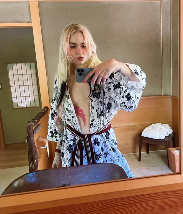 π¦ππππΎπ β³ (@grimezsz) on Twitter photo Thank you Daito, <a href="/koto9x/">koto (koto/acc) βοΈ</a> and the whole team for amazing Japan tour. Reading all the notes fans gave me atm. Thank u!!! Thank you Daito, <a href="/koto9x/">koto (koto/acc) βοΈ</a> and the whole team for amazing Japan tour. Reading all the notes fans gave me atm. Thank u!!!