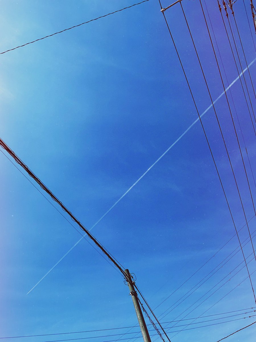 niu550's tweet image. .
飛行機雲 *⋆✈

どこに向かったの？

何を思って？

私を信じられなかったのは

私を置いて行くのは

いつも君だよ

#ERRORMESSAGE
#イマソラ