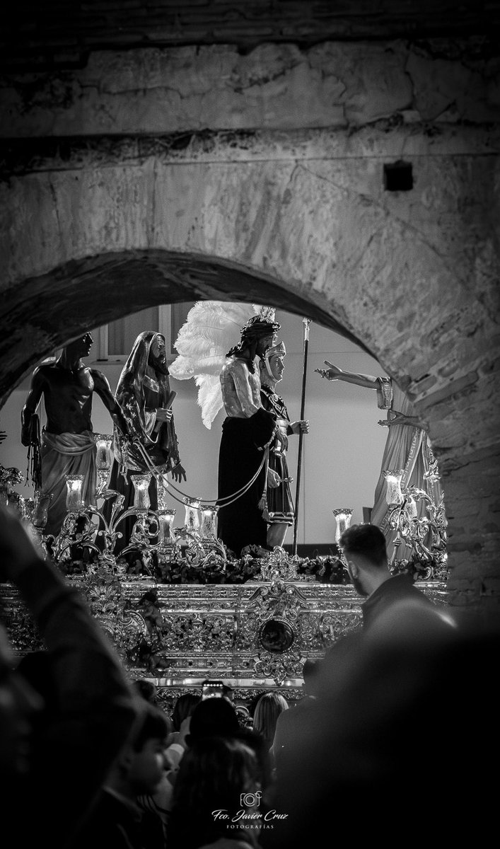 Podría olerte,
Y hasta escucharte suspirar,
Los ojos cerrar,
Y poder verte,

Verte andar,
Y perder la cordura,
Al ver tu figura,
Y su eterno presentar,

Podría aún más quererte,
Contigo soñar,
Verte llegar,
Y morirme por tenerte.