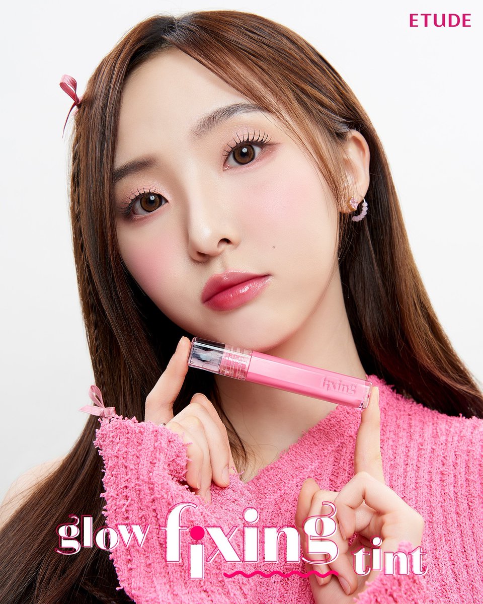 etude_th's tweet photo. พบกับ "เนเน่" และ ETUDE Glow Fixing Tint  ลิปทิ้นต์สูตรโกลว์ ที่ใครๆก็หลงรัก 😋🫶🏻  ���ห้ปากที่ชุ่มชื้น ฉ่ำโกลว์ ดูสุขภาพดี แถมยังบางเบา สบายปาก ไม่เหนียวเหนอะหนะ
⠀⠀
NENE Pick💖 เฉดสีใหม่ 07 Cold Fuchsia สีโทนชมพูบาร์บี้ ที่ทาแล้วสดใสแบบตะโกนน😚
⠀⠀
#Etudethailand #ETUDEwithNENE https://t.co/1ebjs8pLFR