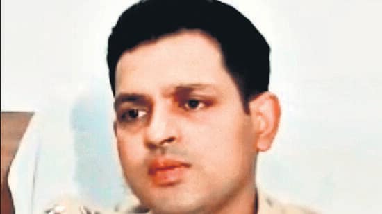 UpendrraRai's tweet image. IPS officer #SaurabhTripathi posted as DCP in the State Intelligence Department (SID). He was suspended last year by the Maharashtra Home Department after being booked in the Angadia extortion case in Mumbai. He has now been posted as a DCP in SID after the revocation of his…