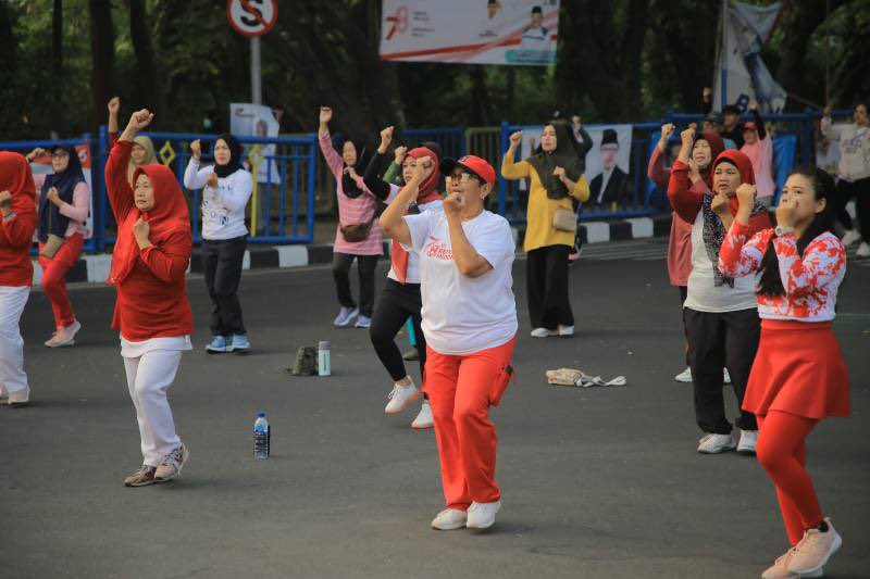 Pemkot Tangerang atasi polusi dengan Car Free Day setiap weekend.
#carfreeday #tangerang #kotatangerang #sideid

side.id/dn/atasi-polus…