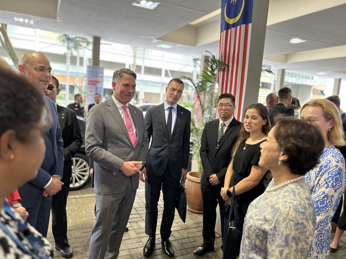Wonderful to see that Deputy Prime Minister @RichardMarlesMP visited our @MonashMalaysia campus last week, part of @MonashUni’s distinctive global network, meeting students from both Malaysia and Australia and touring our research facilities. shorturl.at/eqCKS