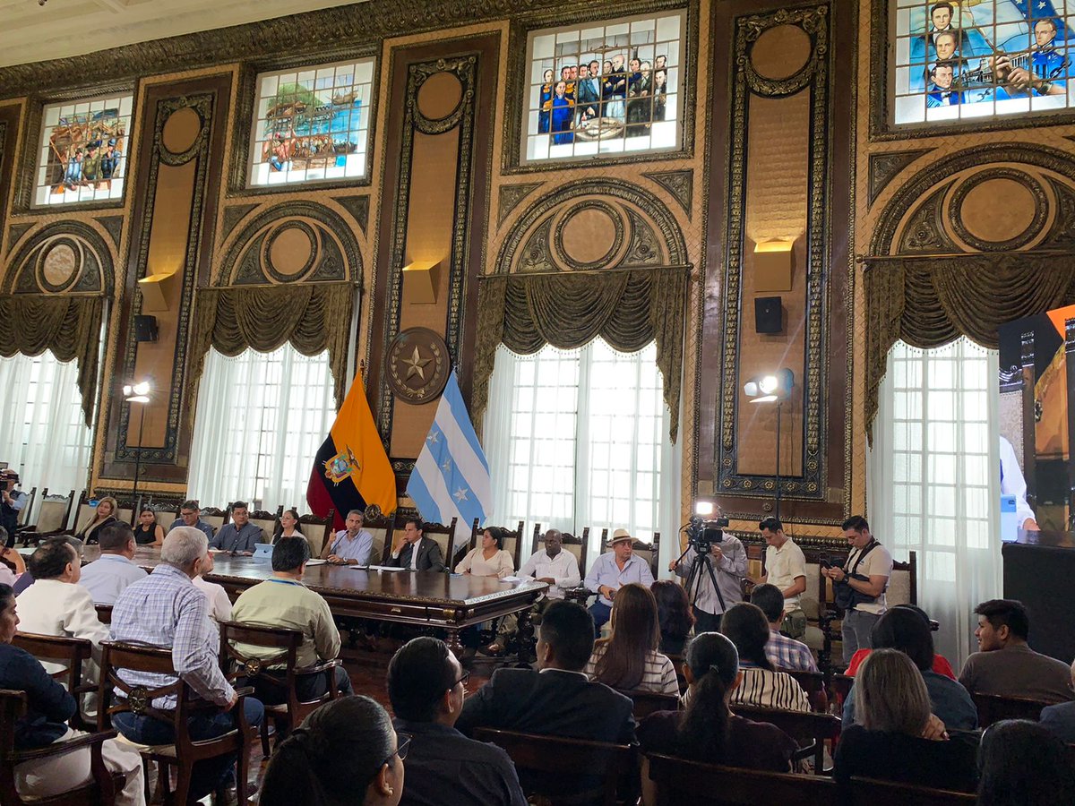 aldas_shirley's tweet photo. Tenemos un Municipio de puertas abiertas, donde puedes expresar inquietudes o necesidades que antes, no fueron atendidas. El compañero #FaustoCabrera, pudo expresar con ameno, que se siente representado por un Alcalde de Trabajo y Territorio. @alcaldiagye @Rauli_Chavez https://t.co/6lHTYXACPr
