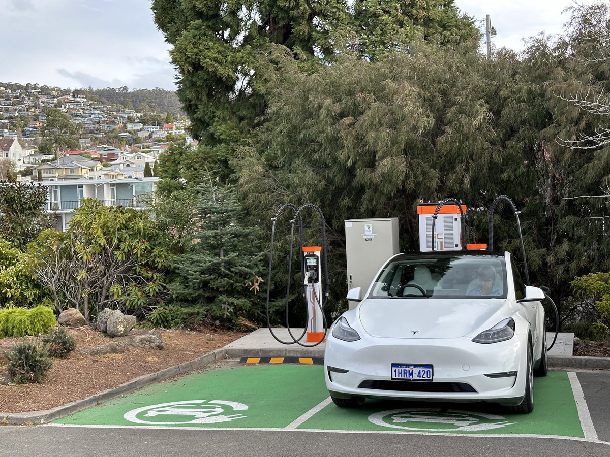 harald_murphy's tweet photo. #AUSYtour
@Tesla #ModelY
Day 10
Arrived back to #Hobart #Tasmania after traveling 124km from #CockleCreek.
(Total round trip 306km without charging)
Efficiency 172Wh/km.
Charging at the #WrestPoint @KempowerOyj 80kW #FastDC charger. https://t.co/s5SaGWnR0z