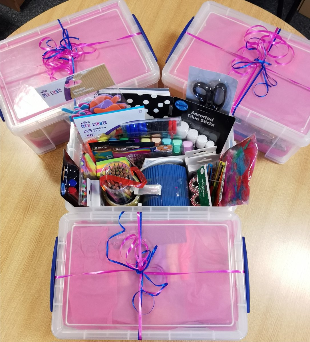 🌟 Back to School Giveaway 🌟 LbQ have a number of goodie boxes filled with stationery for you awesome teachers. To #win, simply: 👣 Follow @LbQorg 🔃 Repost 🌟 Tag a teacher 🙂 Good luck! #LbQ
