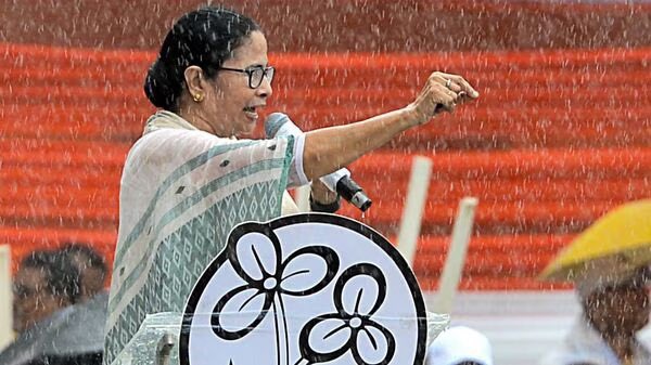 gajendra_s57956's tweet image. #Mamata #Banerjee alleges #BJP has booked all #helicopters